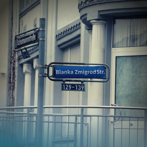 Symbolische Umbenennung: Blanka Zmigrod Straße. Foto von Indymedia, CC BY-SA 3.0 DE, Zuschnitt und Farbbearbeitung durch grasshopper kreativ.